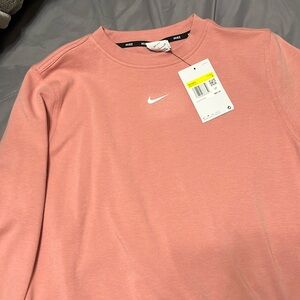 NWT/Rose pink Nike crew neck